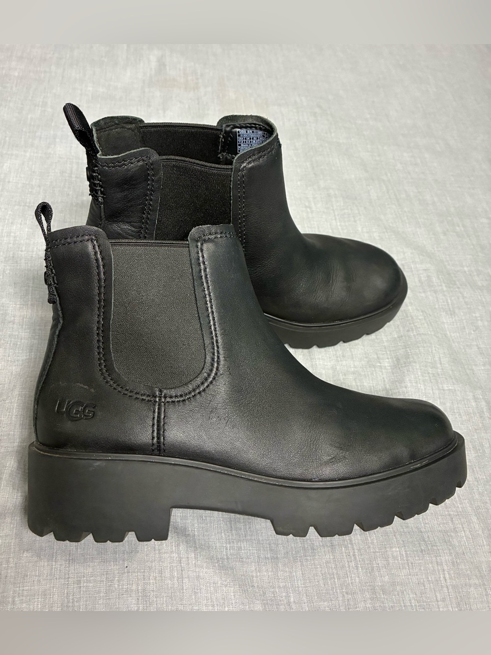 UGG Women’s Markstrum Waterproof Black Leather Chelsea Boots Size 7.5